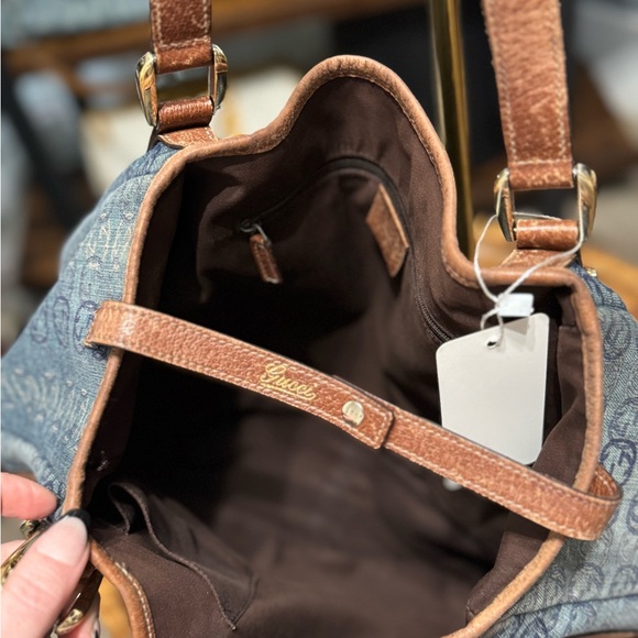Gucci blue denim monogram tote with snap closure - Picture 8 of 9
